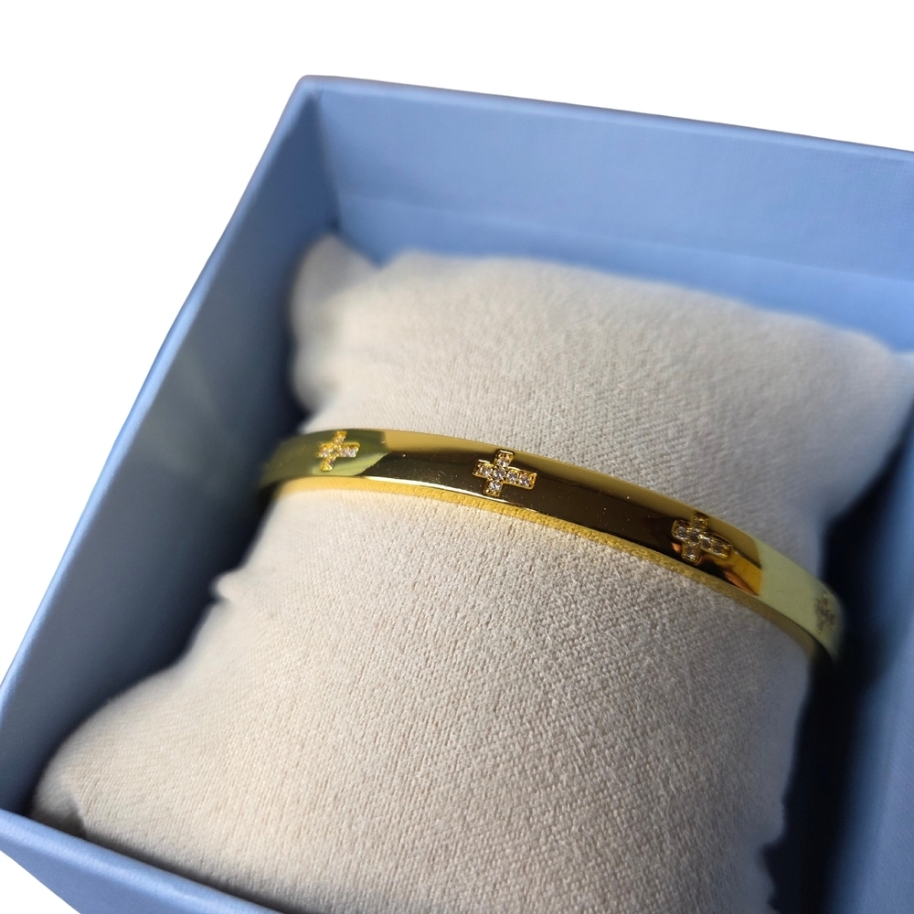 Gold Tone Bracelet with Cross Details
